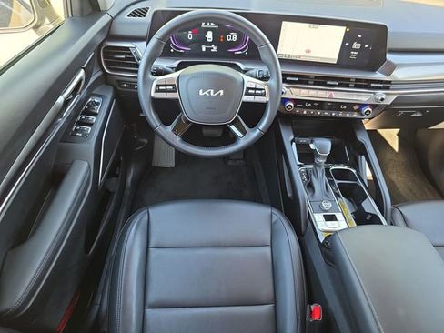 Used 2025 Kia Telluride LX FWD image 12
