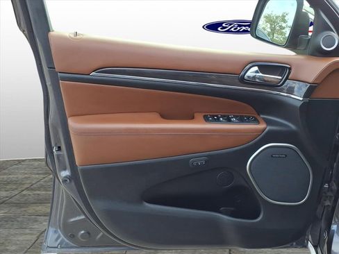 Used 2021 Jeep Grand Cherokee Overland image 12