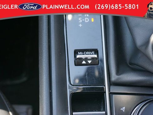 Used 2025 MAZDA CX-50 AWD 2.5 Hybrid w/ Premium Pkg image 24