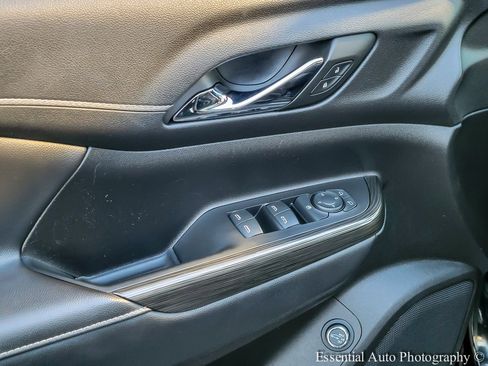 Certified 2023 GMC Acadia SLT image 14