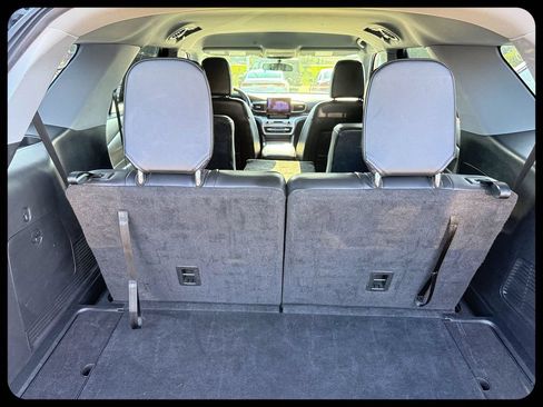 Used 2024 Ford Explorer XLT w/ Equipment Group 202A RWD image 11