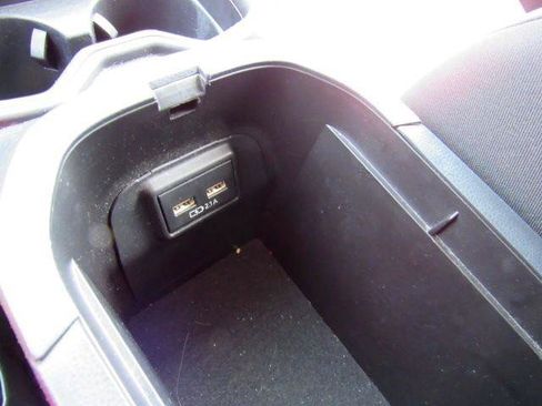 Used 2021 Toyota RAV4 XLE FWD image 36