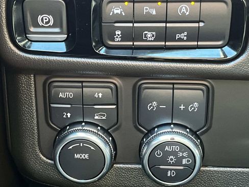 Certified 2025 GMC Yukon XL Denali w/ Sun & Power Step Package image 25