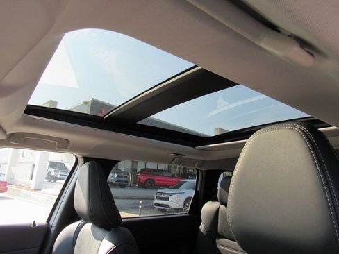 New 2025 Mitsubishi Outlander SE image 16