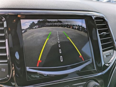 Used 2021 Jeep Grand Cherokee Limited image 21