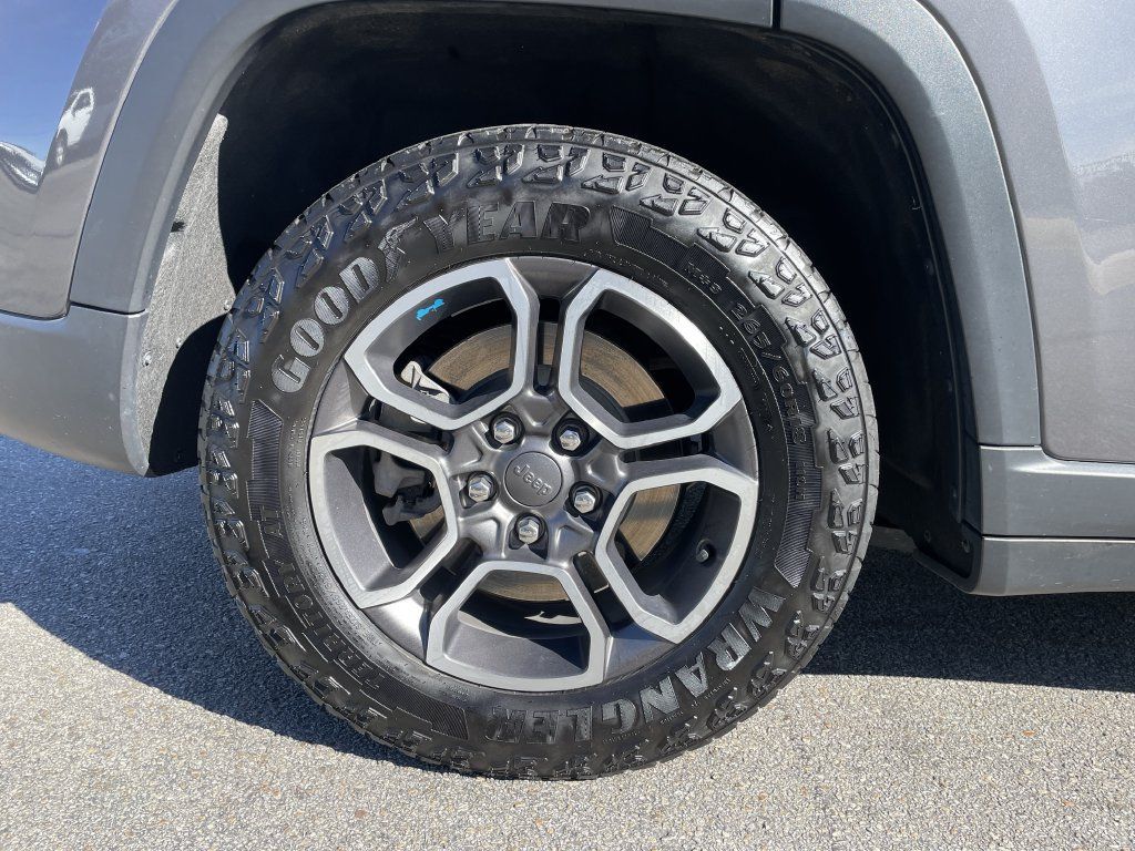 Certified 2024 Jeep Grand Cherokee Trailhawk AWD/4WD image 12