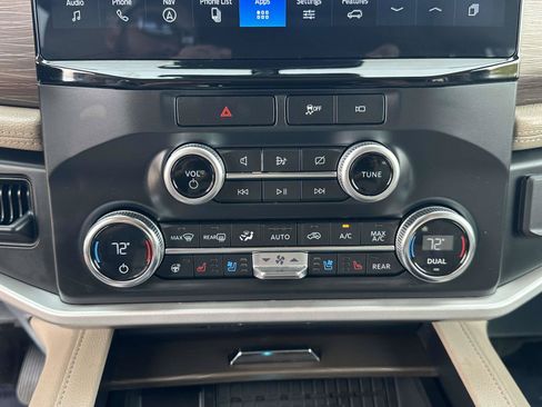 Used 2022 Ford Expedition Limited AWD/4WD image 12
