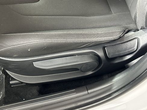 Used 2025 Hyundai Elantra SEL FWD image 21