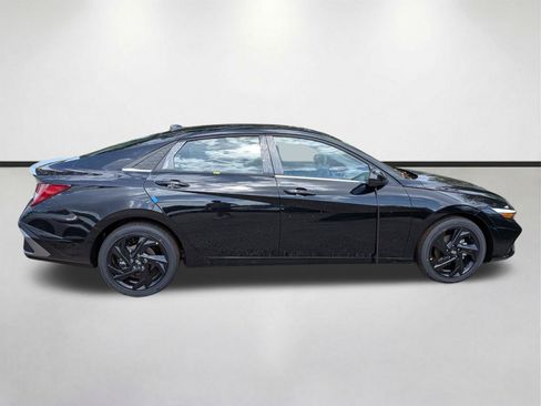 New 2026 Hyundai Elantra SEL Sport Premium FWD image 3