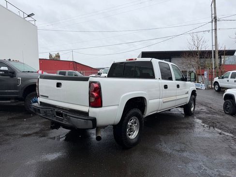 Used 2007 Chevrolet Silverado 2500 LT w/ Heavy-Duty Power Package AWD/4WD image 3