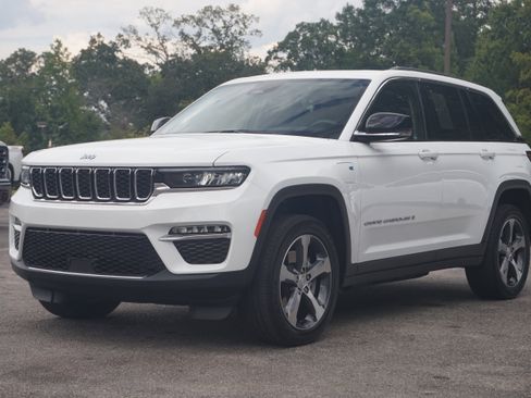 Used 2023 Jeep Grand Cherokee 4WD 4xe image 5