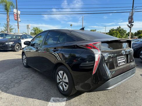Used 2016 Toyota Prius Two w/ Preferred Accessory Package FWD image 4