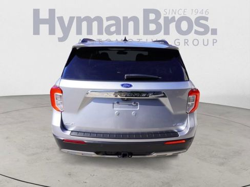 Used 2022 Ford Explorer XLT w/ Equipment Group 202A image 5