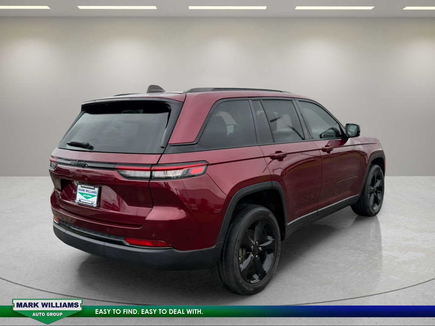 Used 2023 Jeep Grand Cherokee Altitude AWD/4WD image 6