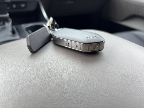 Used 2026 Kia Carnival FWD image 22
