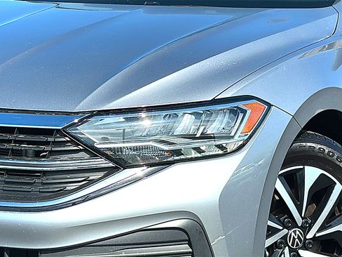 Used 2024 Volkswagen Jetta S image 4