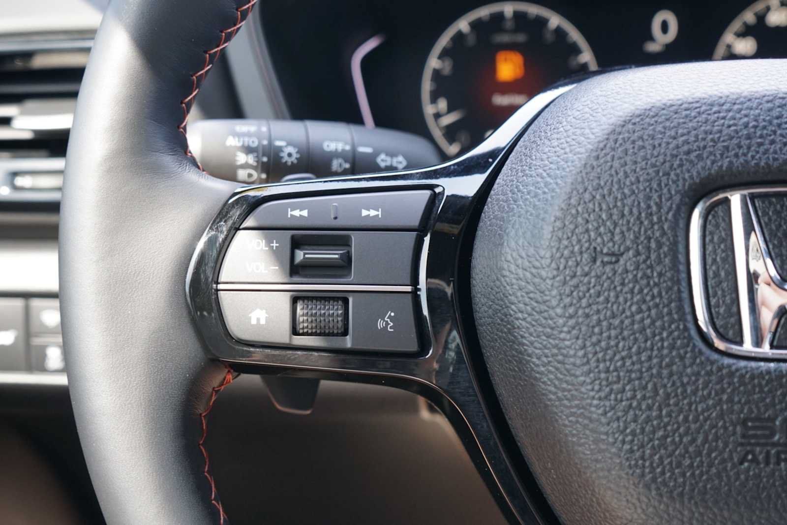 Used 2025 Honda Pilot TrailSport image 15