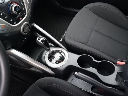 Used 2016 Hyundai Veloster FWD image 14