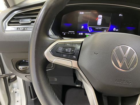Used 2024 Volkswagen Tiguan SE image 32