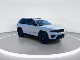 Used 2022 Jeep Grand Cherokee Altitude AWD/4WD video 1