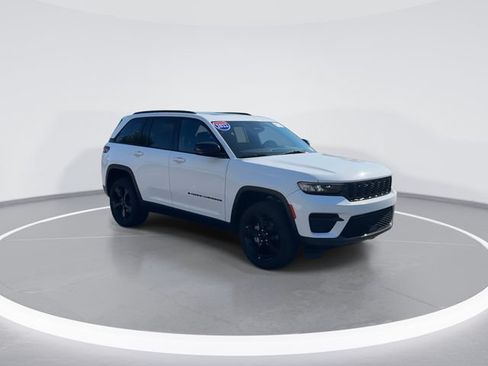 Used 2022 Jeep Grand Cherokee Altitude AWD/4WD image 1