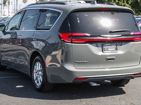 Used 2022 Chrysler Pacifica Touring-L FWD image 6