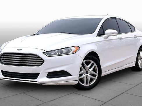 Used 2014 Ford Fusion SE FWD image 3