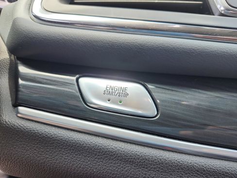 Used 2021 Buick Enclave Essence w/ Sound and Sites Package AWD/4WD image 13