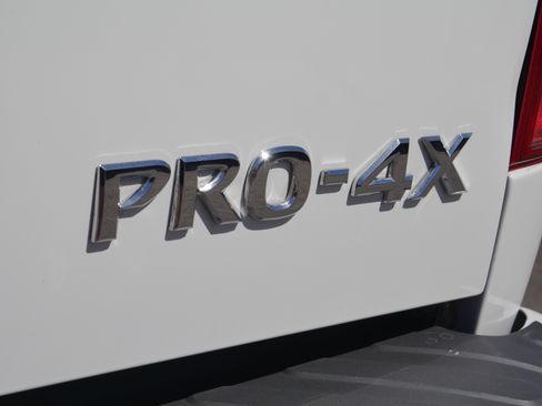 Used 2016 Nissan Frontier PRO-4X w/ Pro-4x Luxury Package AWD/4WD image 21