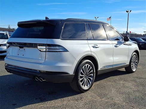 Used 2024 Lincoln Aviator AWD w/ Premium Package image 25