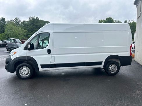 Used 2024 RAM ProMaster 2500 w/ Convenience Group FWD image 3