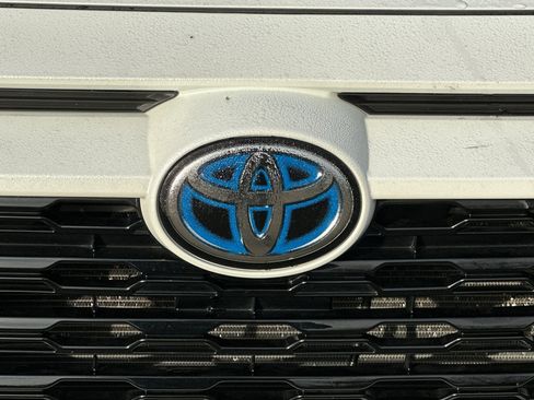 Used 2024 Toyota RAV4 SE image 48