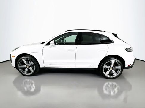 Certified 2024 Porsche Macan AWD/4WD image 2