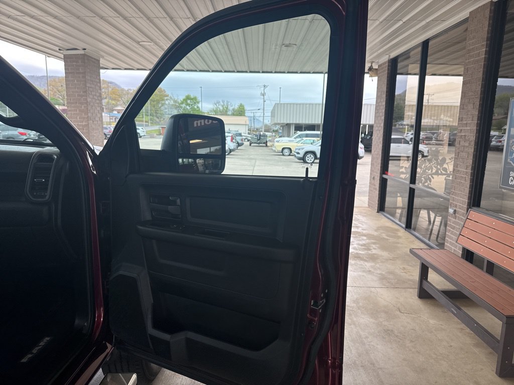 Used 2024 RAM 3500 Tradesman w/ Chrome Appearance Group AWD/4WD image 21
