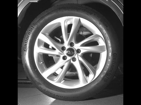 Used 2017 INFINITI QX30 Premium w/ Navigation Package image 12