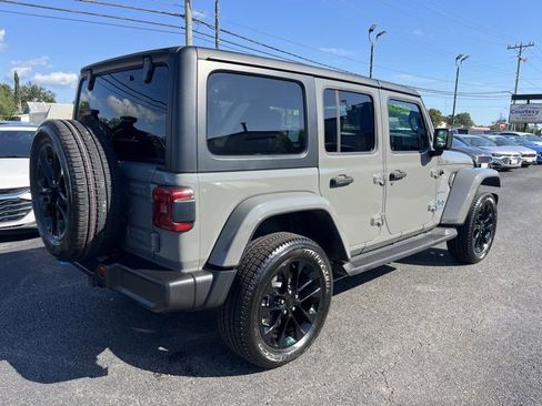 Used 2023 Jeep Wrangler Unlimited Sahara w/ Cold Weather Group image 7