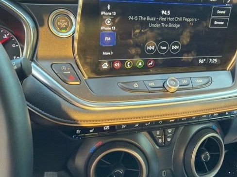 Used 2023 Chevrolet Blazer Premier w/ Enhanced Convenience Package FWD image 5