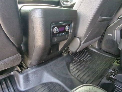 Used 2022 Chevrolet Suburban LT AWD/4WD image 26