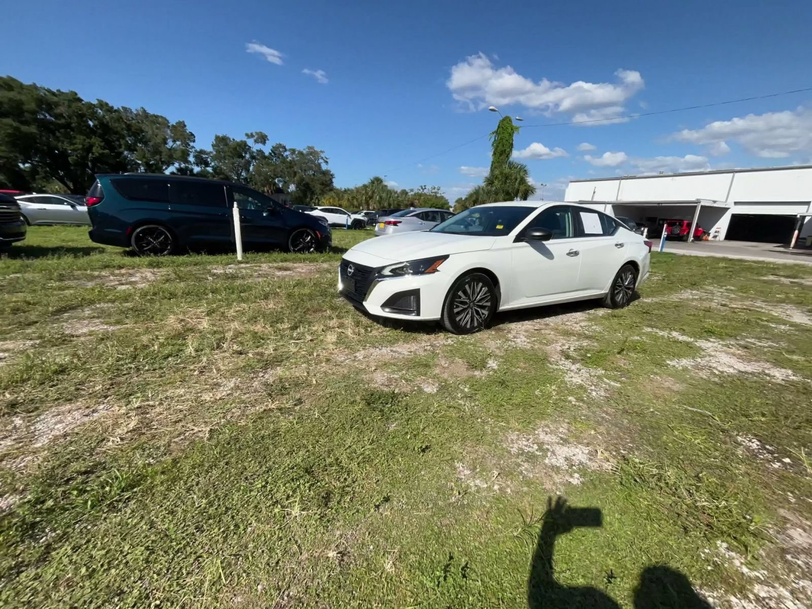 Used 2025 Nissan Altima 2.5 SV FWD image 8