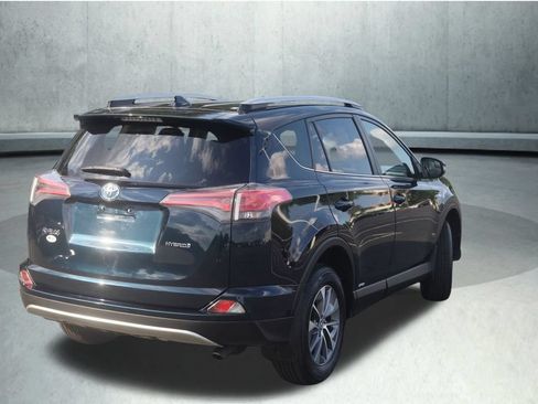 Used 2018 Toyota RAV4 LE AWD/4WD image 25