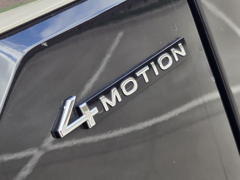 Used 2024 Volkswagen Atlas SE AWD/4WD image 31
