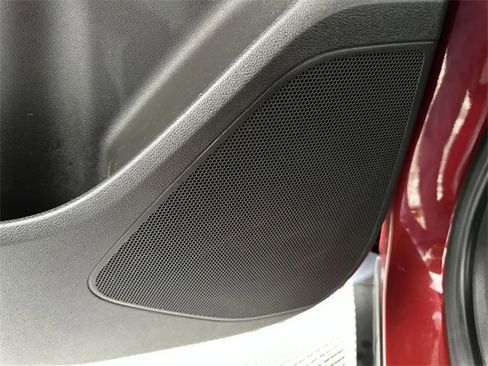 Used 2022 Chevrolet Bolt EUV LT w/ Comfort Package image 25