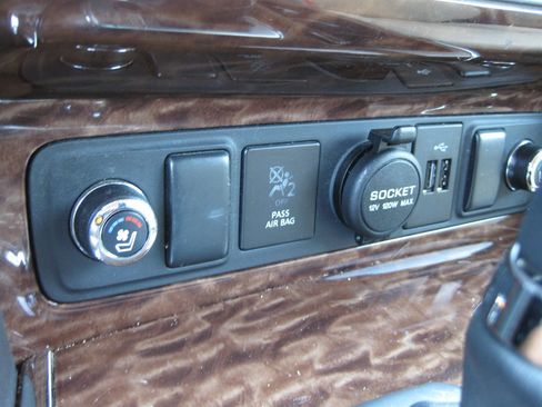 Used 2018 Nissan Armada Platinum w/ Captain Seat Package RWD image 22