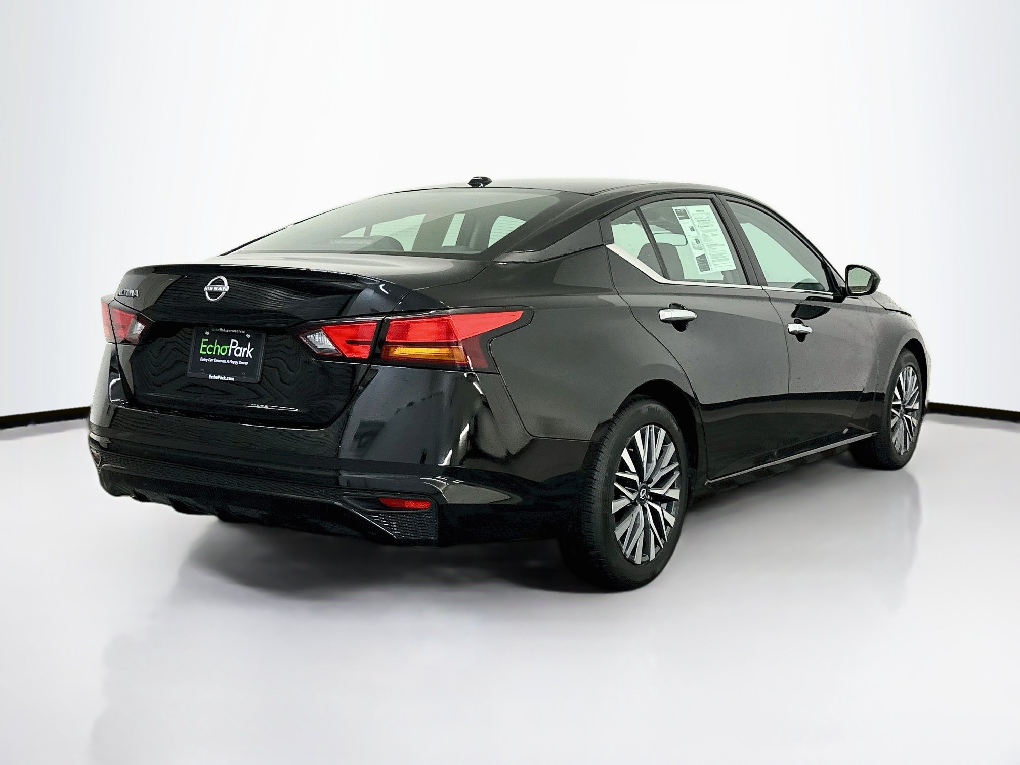 Used 2025 Nissan Altima 2.5 SV FWD image 9