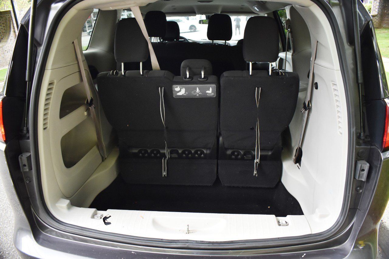 Used 2019 Chrysler Pacifica L FWD image 38