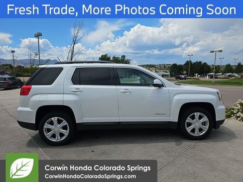 Used 2017 GMC Terrain SLE w/ Driver Alert Package I FWD image 2