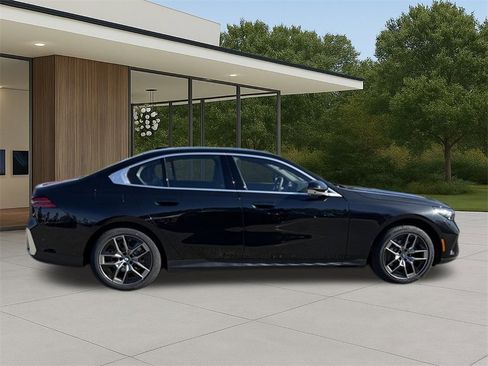 New 2026 BMW 530i w/ Premium Package image 7