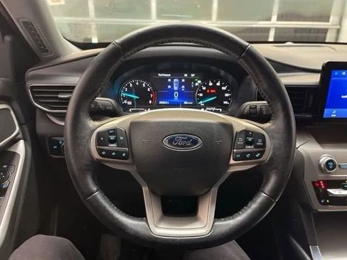 Used 2022 Ford Explorer XLT w/ Equipment Group 202A image 17