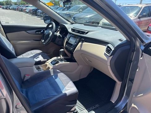 Used 2016 Nissan Rogue SV w/ SV Premium Package FWD image 11