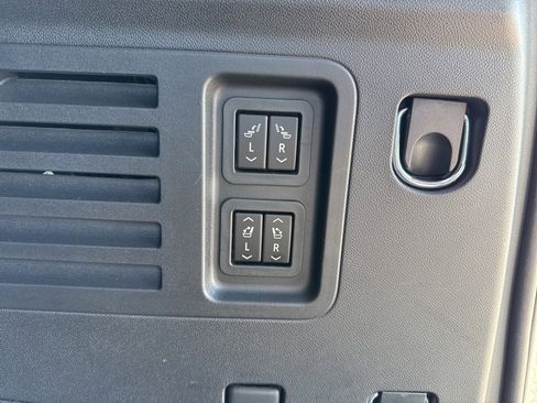 Used 2024 Chevrolet Traverse RS image 13